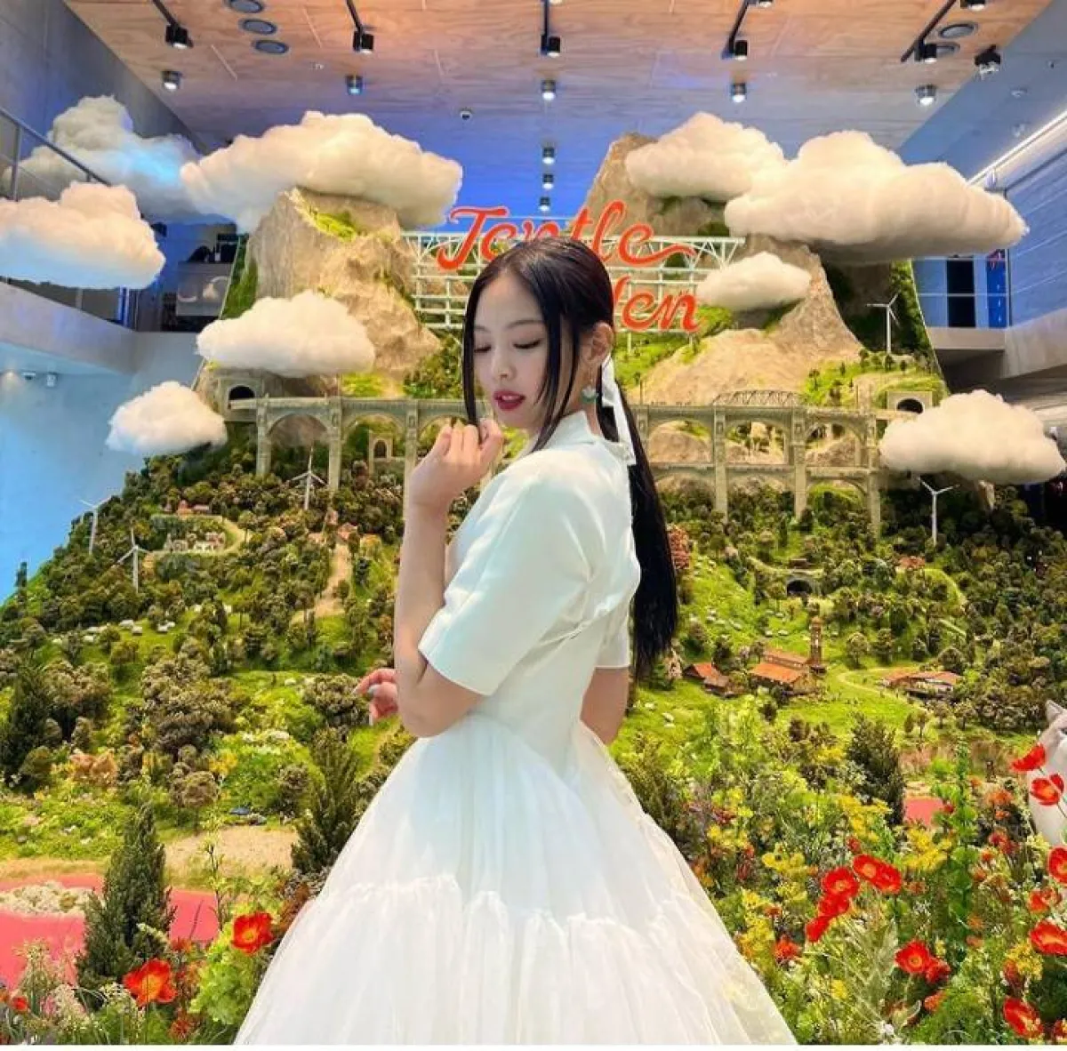 أفكار تسريحات شعر جيني من بلاك بينك