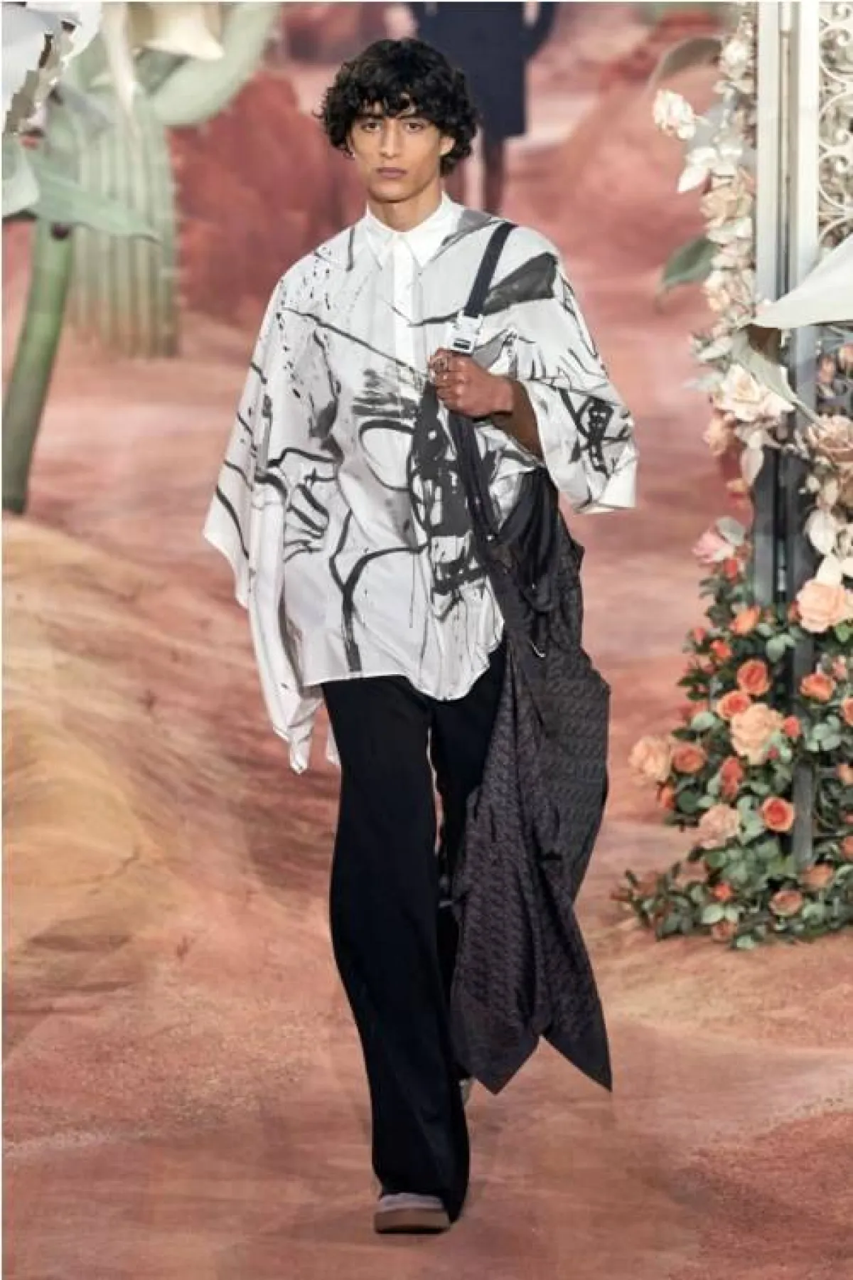 تنسيق البنطلون الأسود من كريستيان ديور  Christian Dior