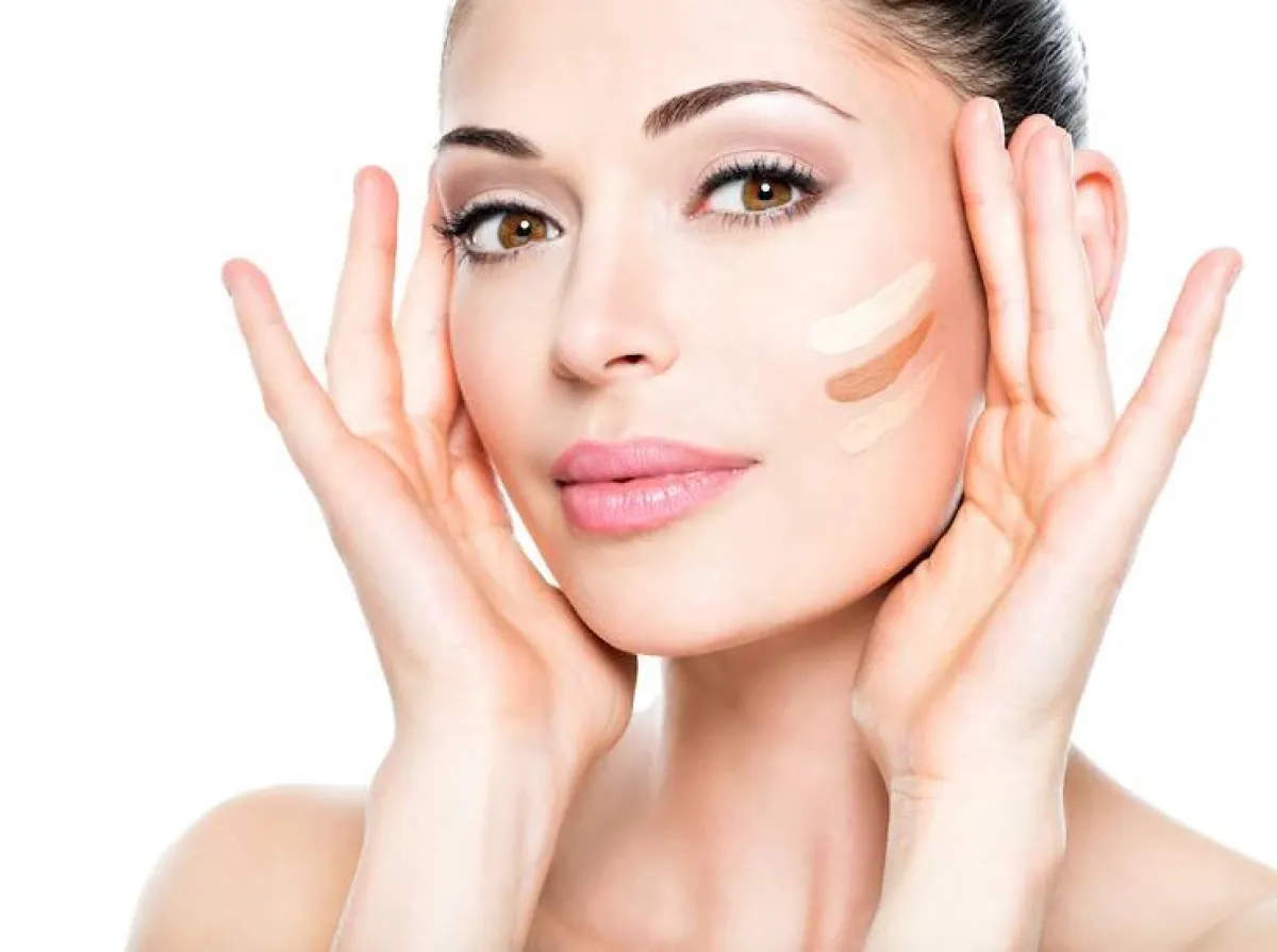 انواع كريم أساس وخافي عيوب