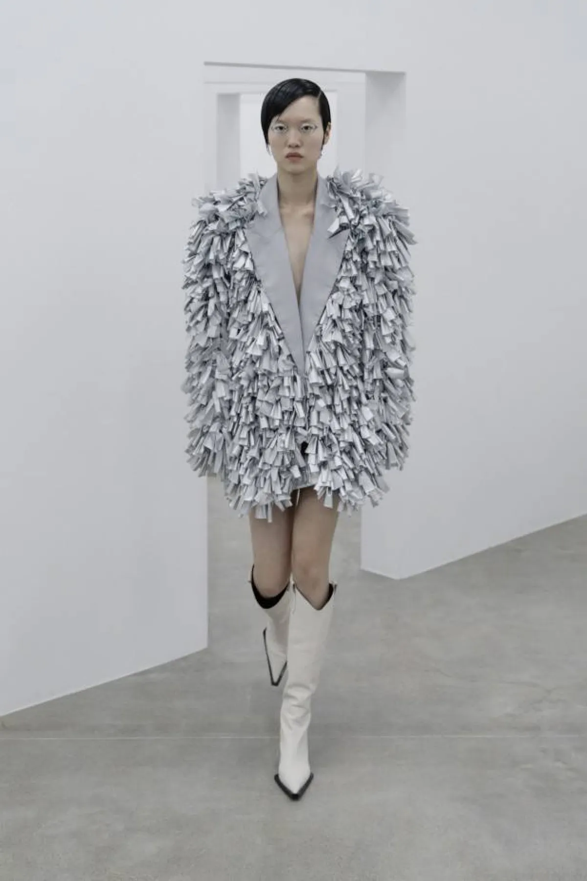 سترة رمادية من أنا كيكي