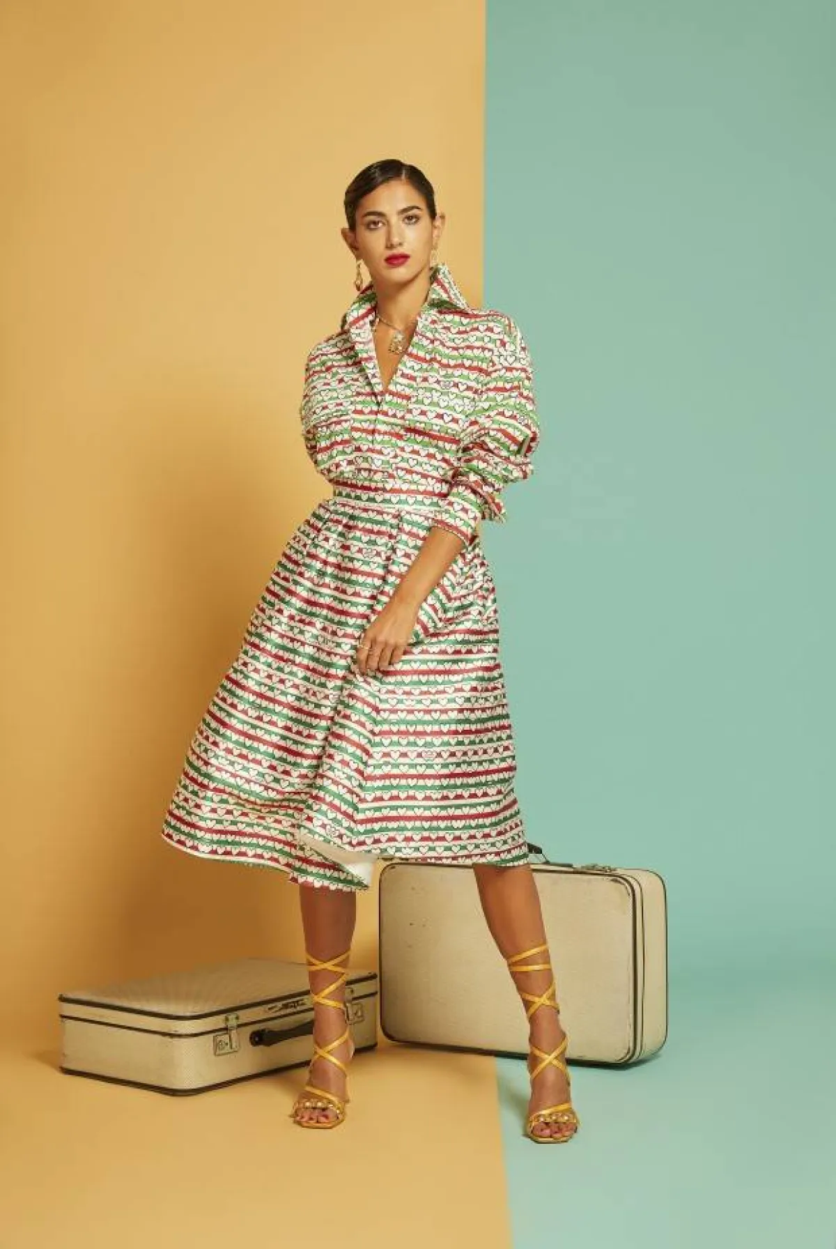 فستان ميدي بأكمام منفوخة وواسعة من  أليساندرو إنريكيز Alessandro Enriquez