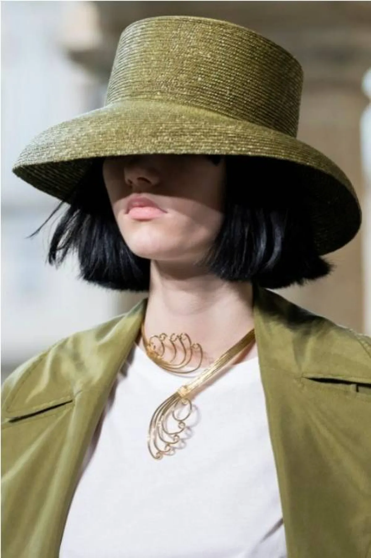 قبعة لصيف 2022 من ألبيرتا فيريتي  Alberta Ferretti