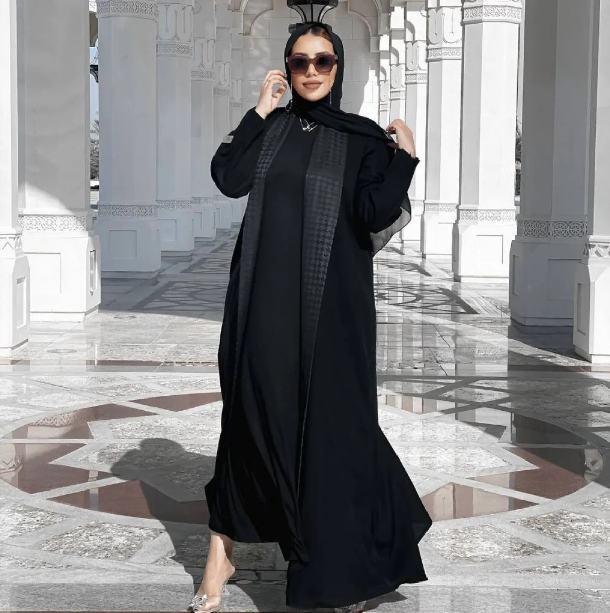 رهف الشامي بالعباية السوداء