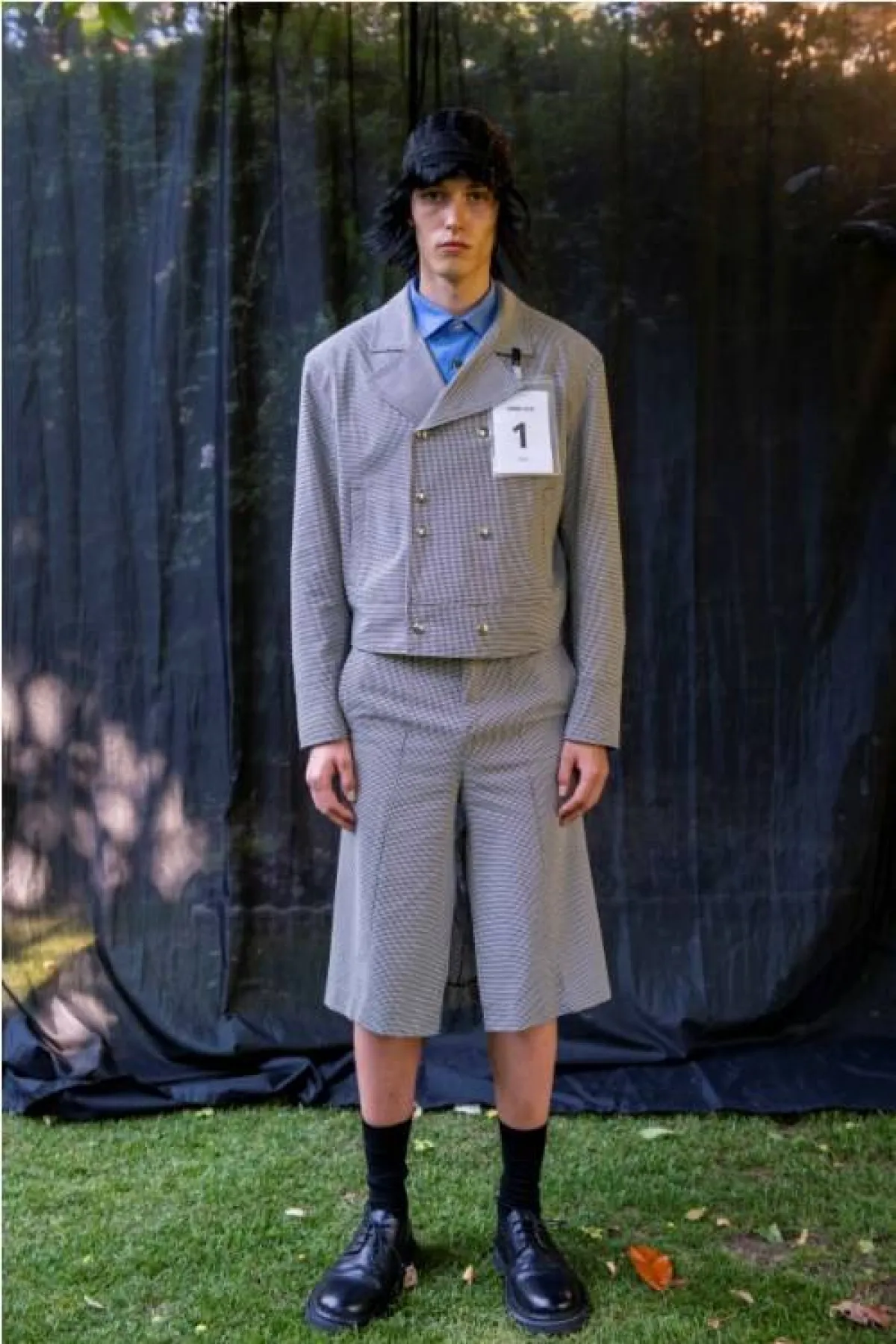 الشورت لإطلالة رسمية من ديما ليو  Dima Leu