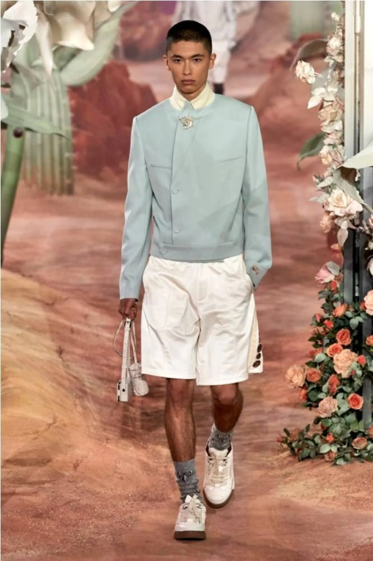 للرجل كيف تنسّق الشورت في إطلالات رسمية من كريستيان ديور  Christian Dior