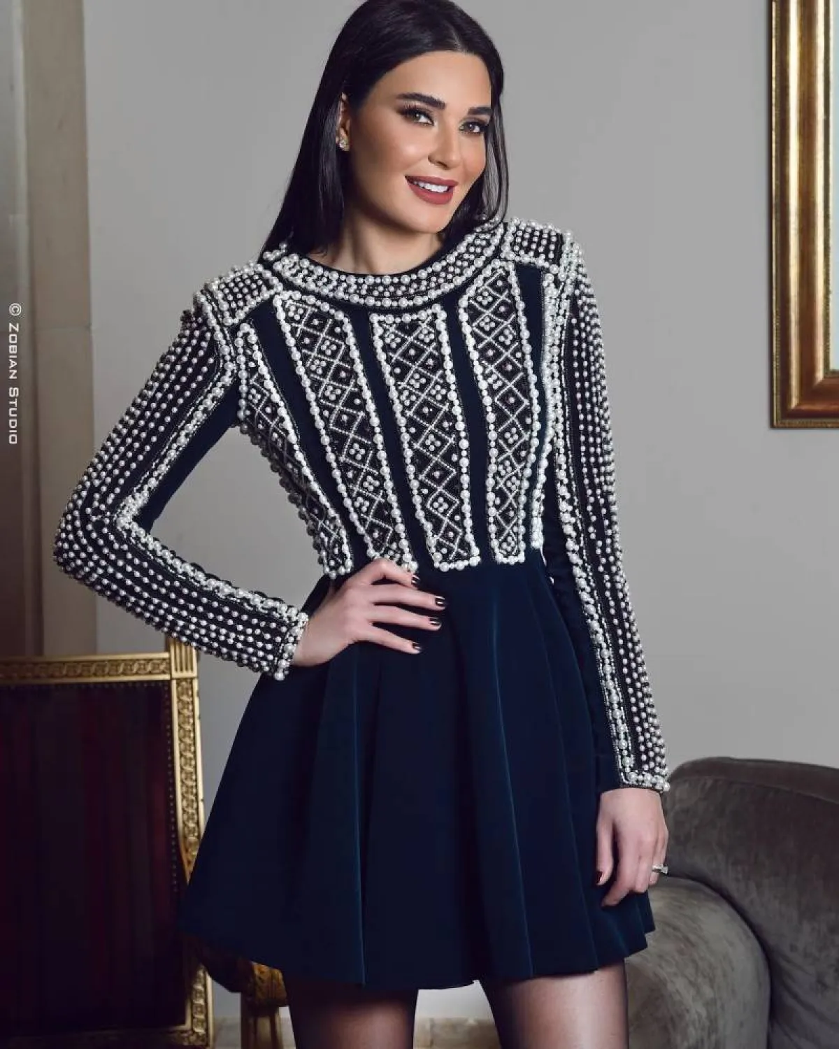 سيرين عبد النور بفستان باللون الكُحلي 