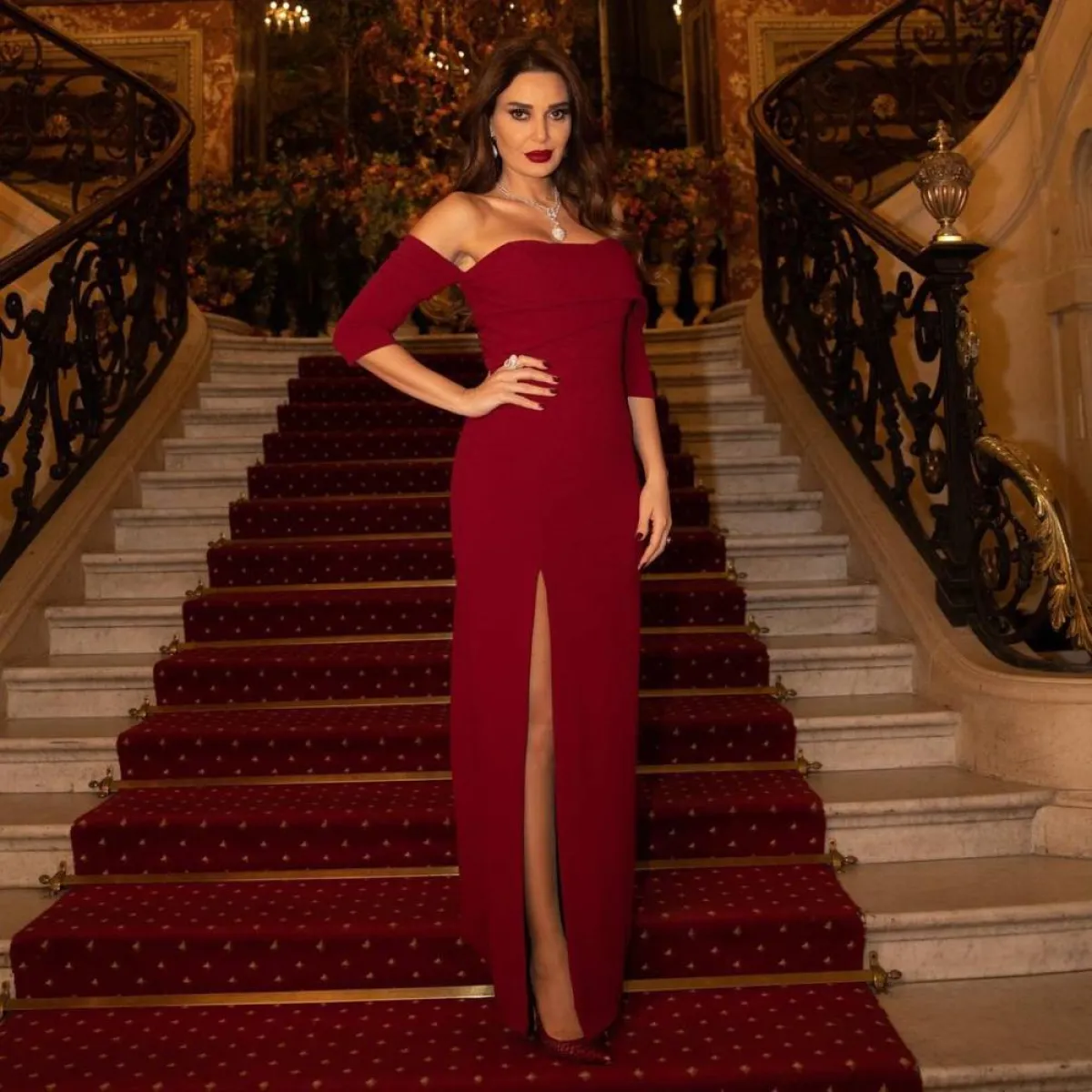 سيرين عبد النور بفستان باللون الأحمر 