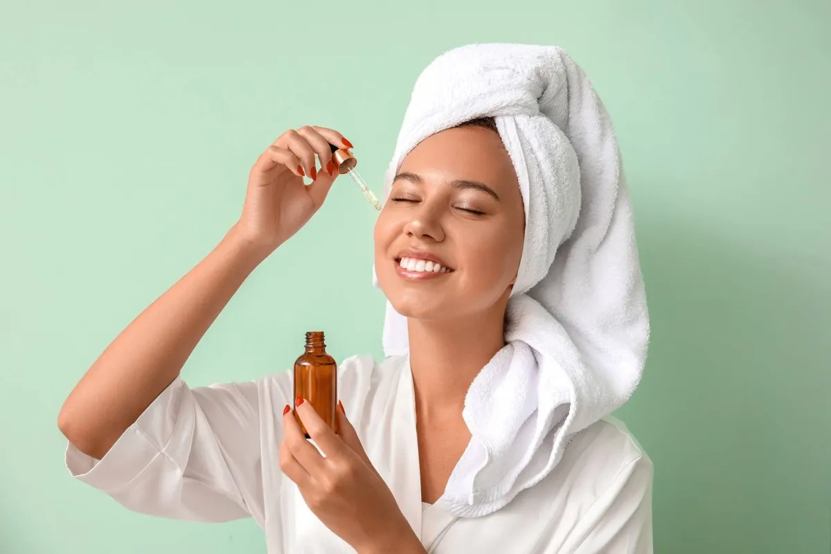 تحتاج البشرة بعد سن الأربعين إلى عناية خاصة لحمايتها من التجاعيد وظهور الخطوط الدقيقة