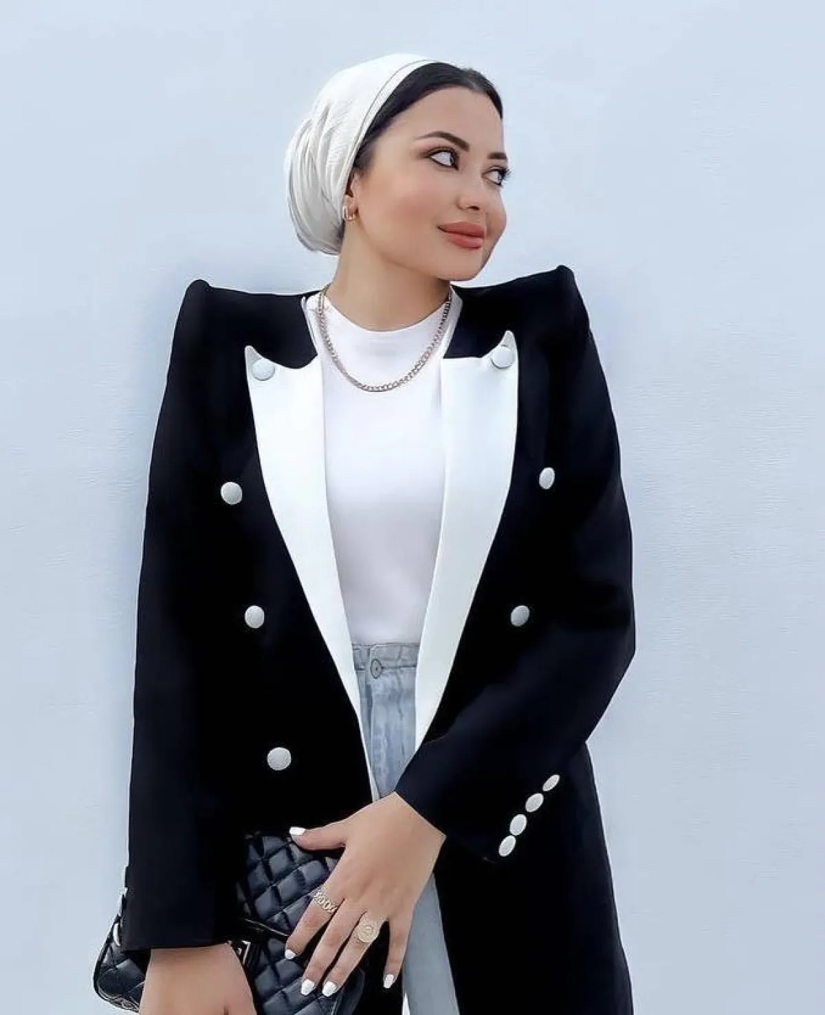 هاجر جمال بحجاب ابيض