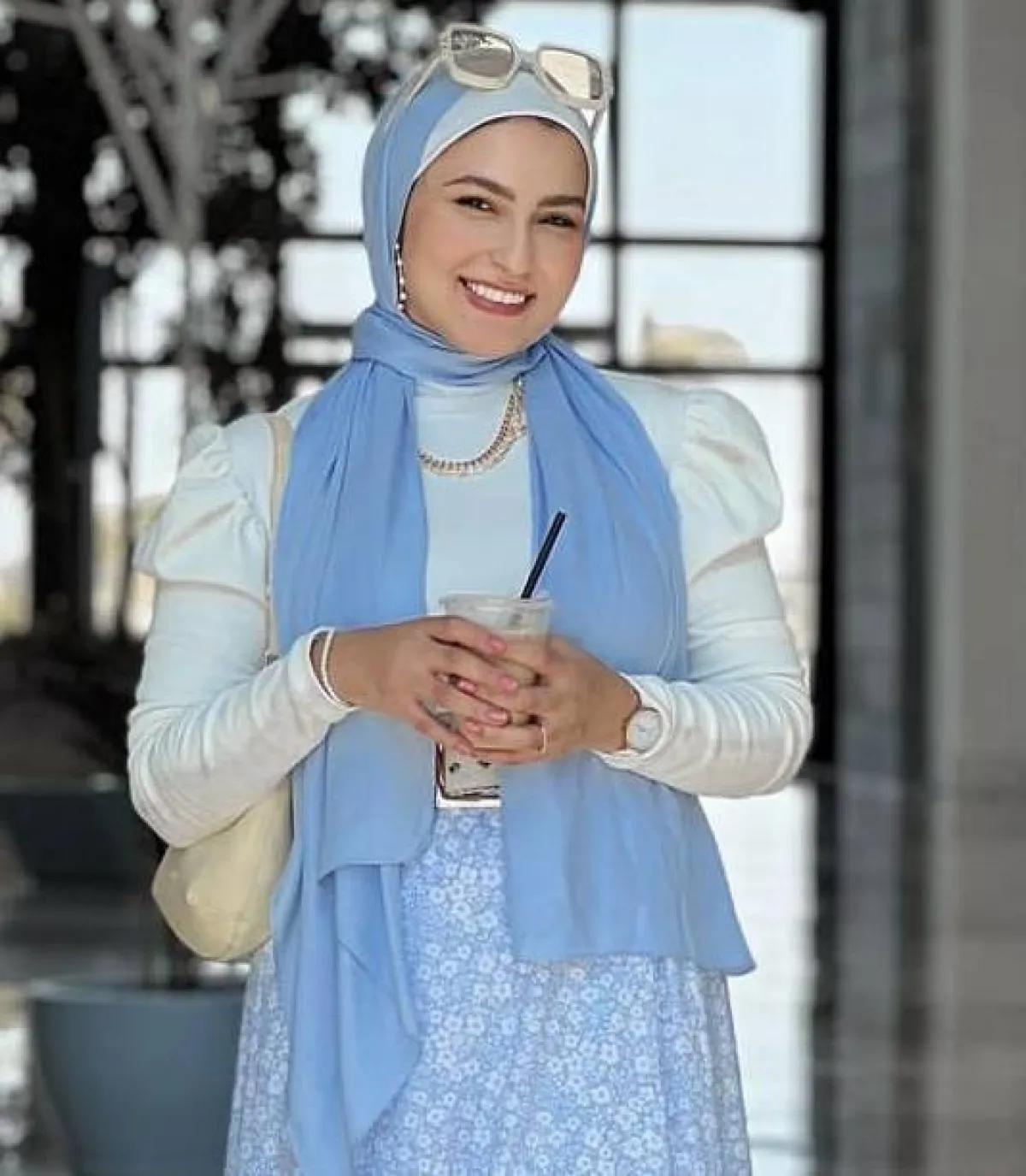 وفاء عز الدين بحجاب سماوي