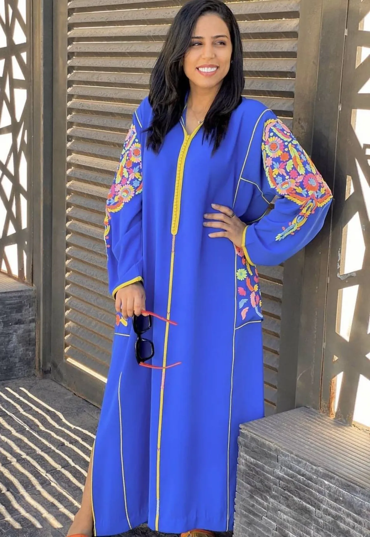 رجاء بلمير بجلابية مطرزة