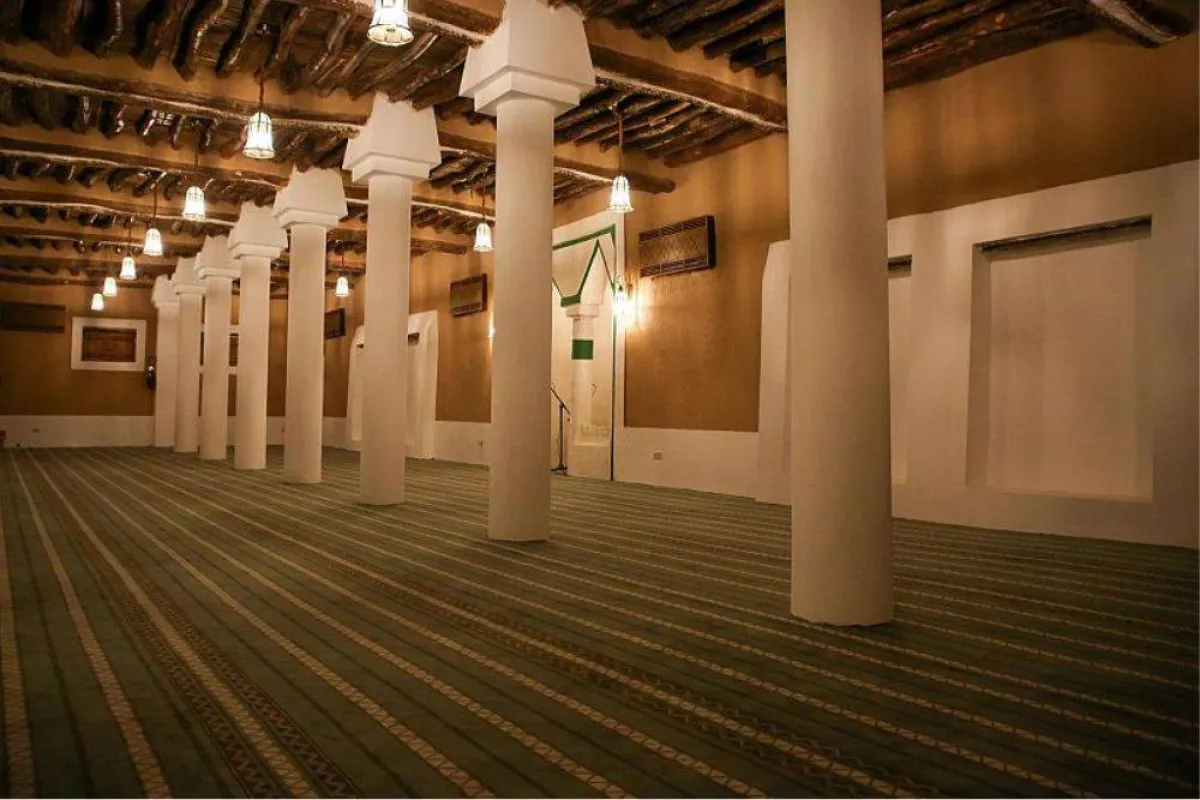 تظهر الصورة مسجد قفار من الداخل مصدر الصورة وكالة الأنباء السعودية واس