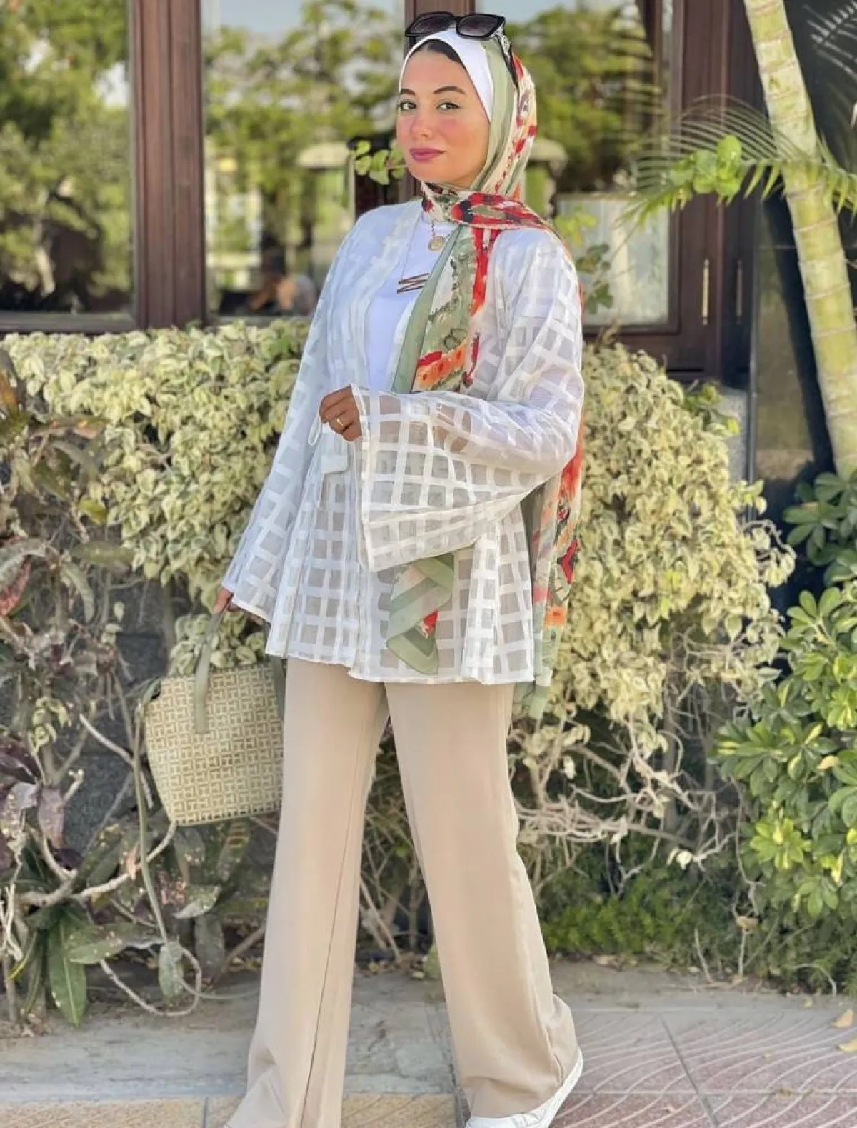 ميرنا علي بإطلالات عملية