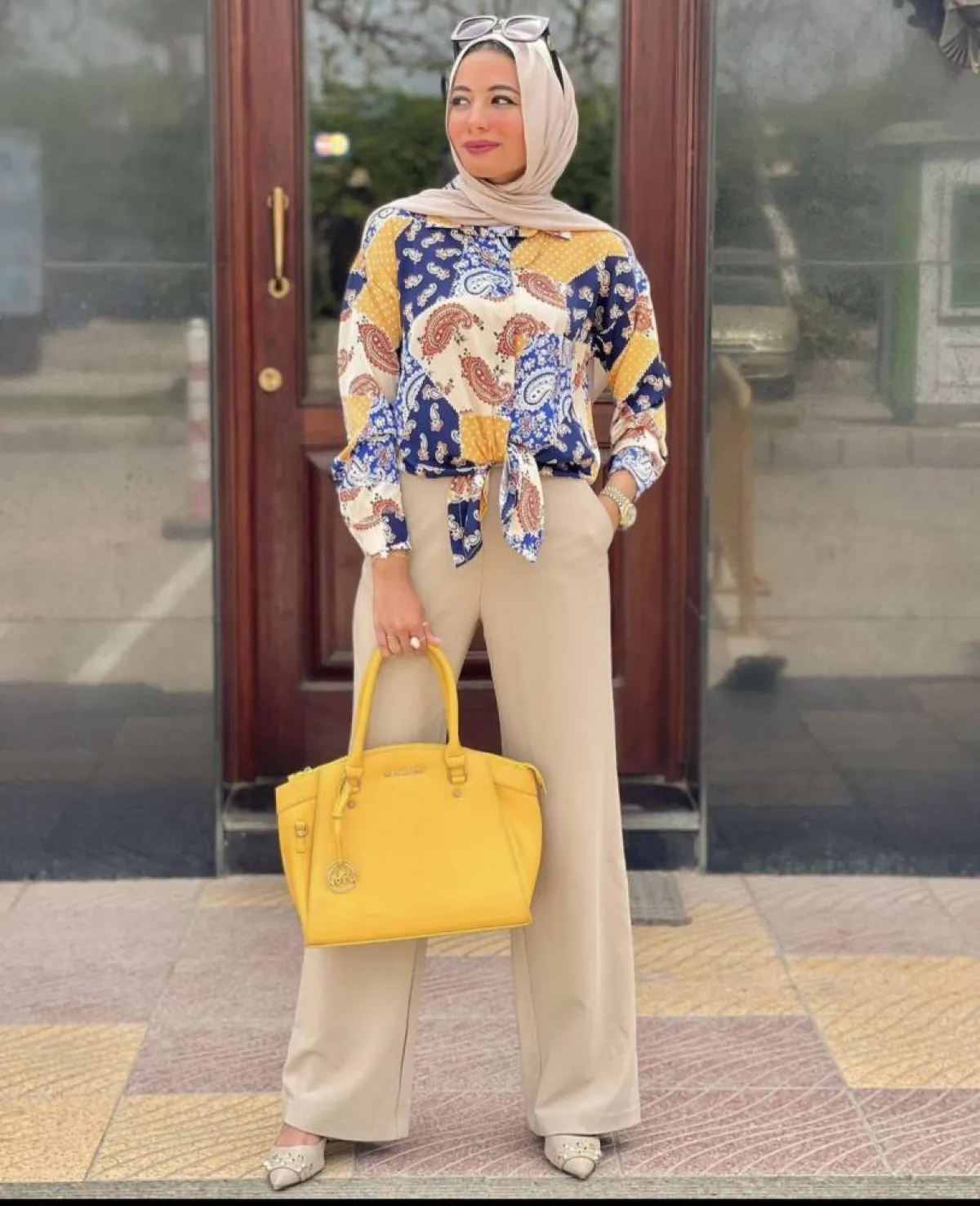 ميرنا علي بإطلالة عملية