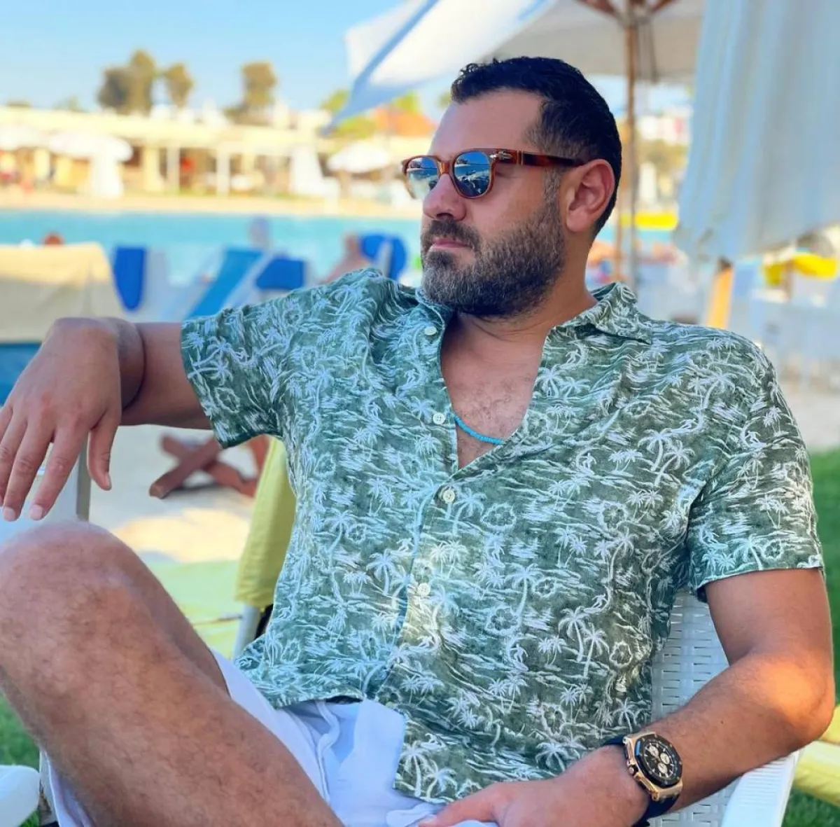 قميص رجالي مشجّر من وحي عمرو يوسف 