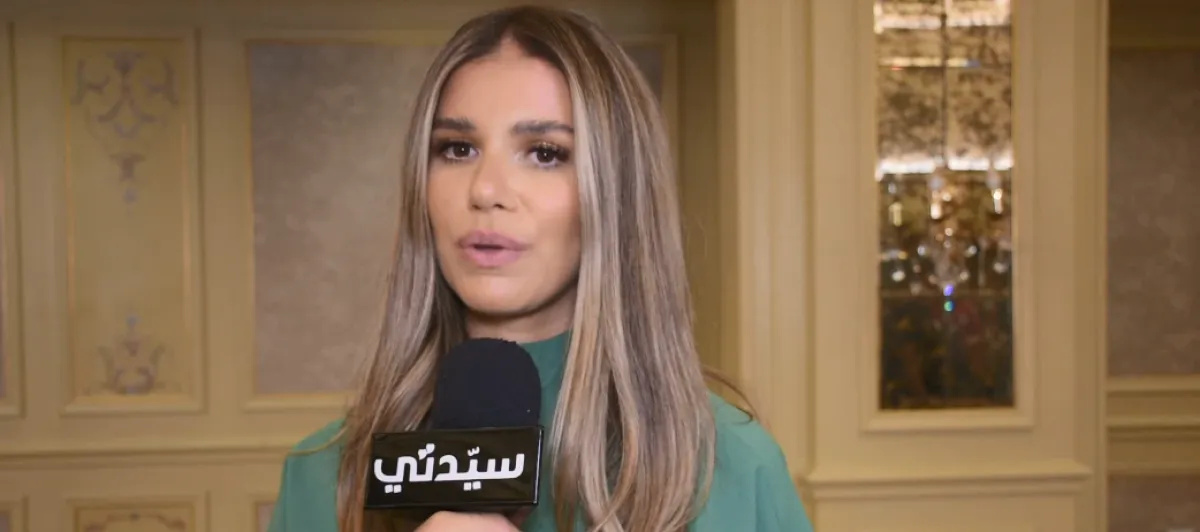 لارا إسكندر خلال مقابلة سيدتي معها - تصوير محمد عربي - خاص سيدتي