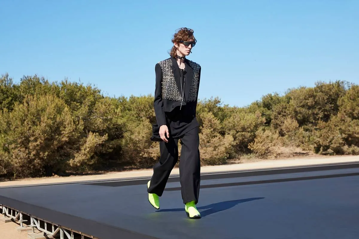 تنسيق السروال الأسود من سيلين Celine