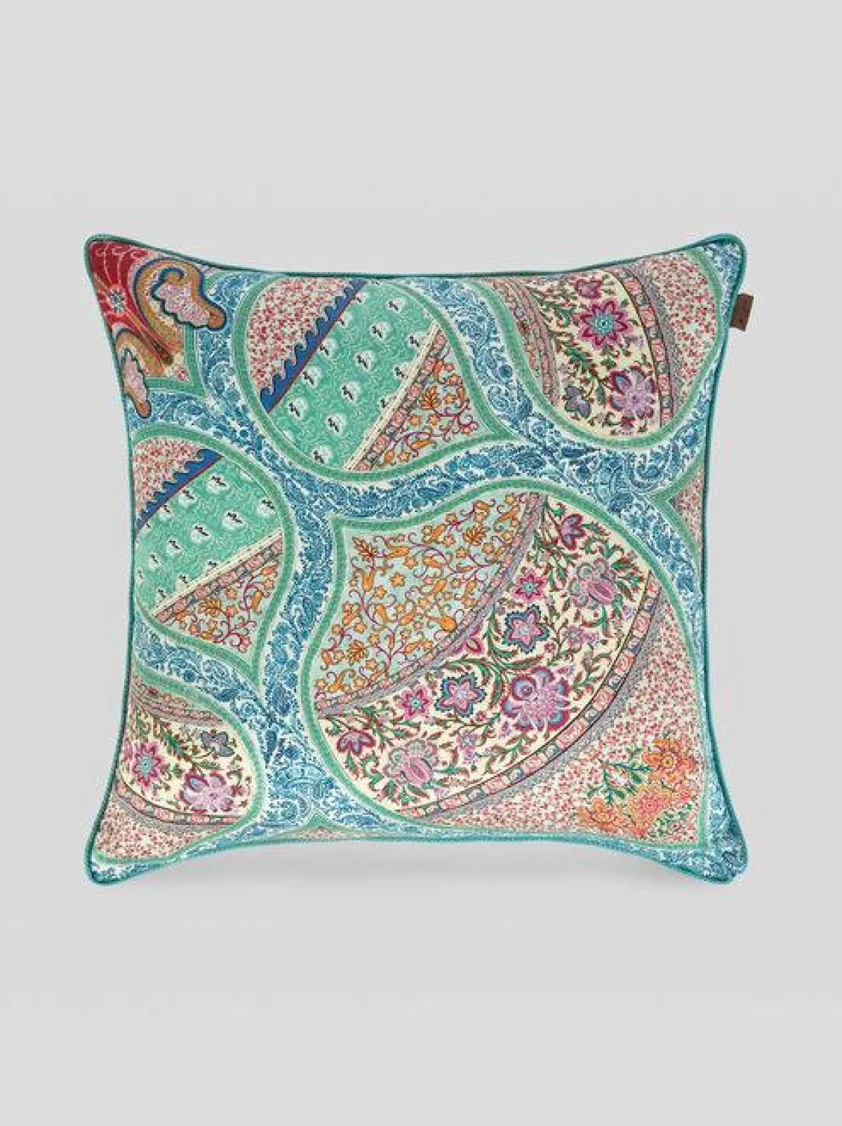 الصورة من Etro