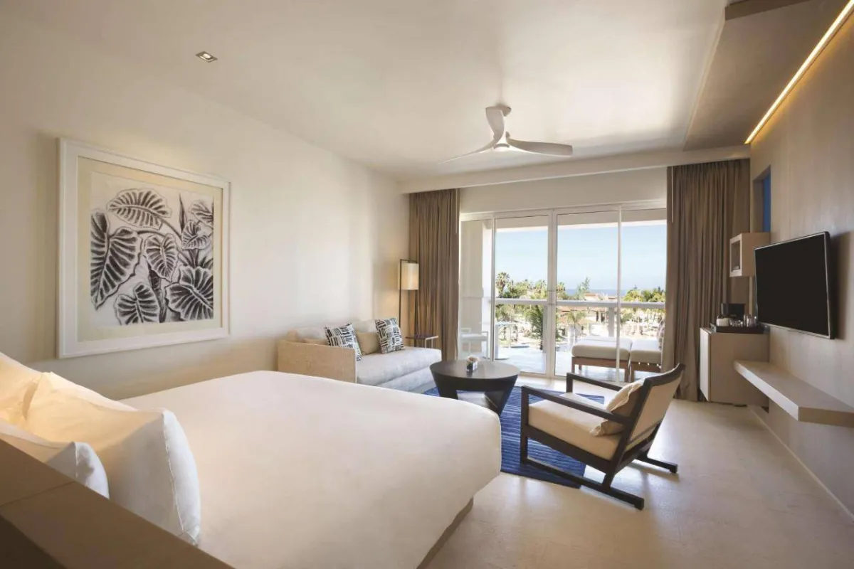 حياة ريلازا روز هول