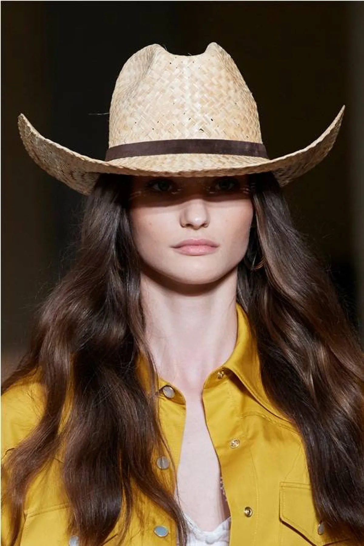 قبعة باللون البيج من لويزا سبانيولي  Luisa Spagnoli