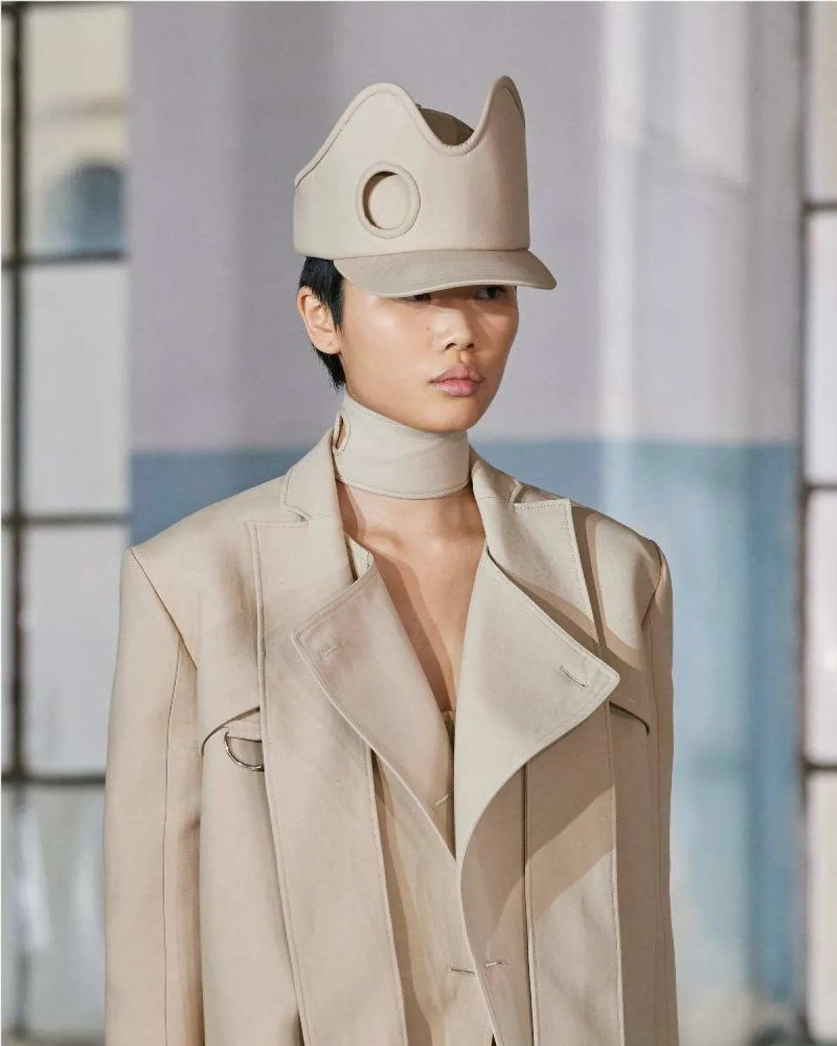 موديلات قبعات باللون البيج لصيف 2022 من بربري  Burberry