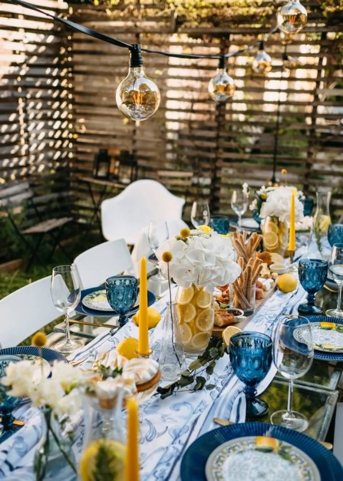 الأزرق لون محبّب لمائدة العيد