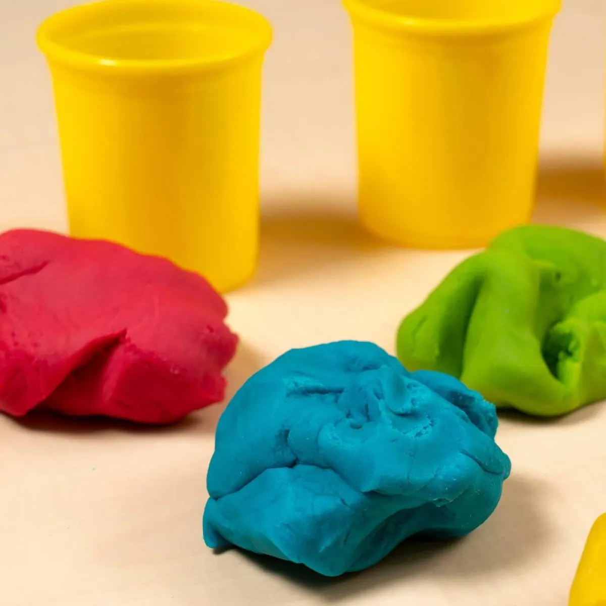 صورة لثلاثة ألوان