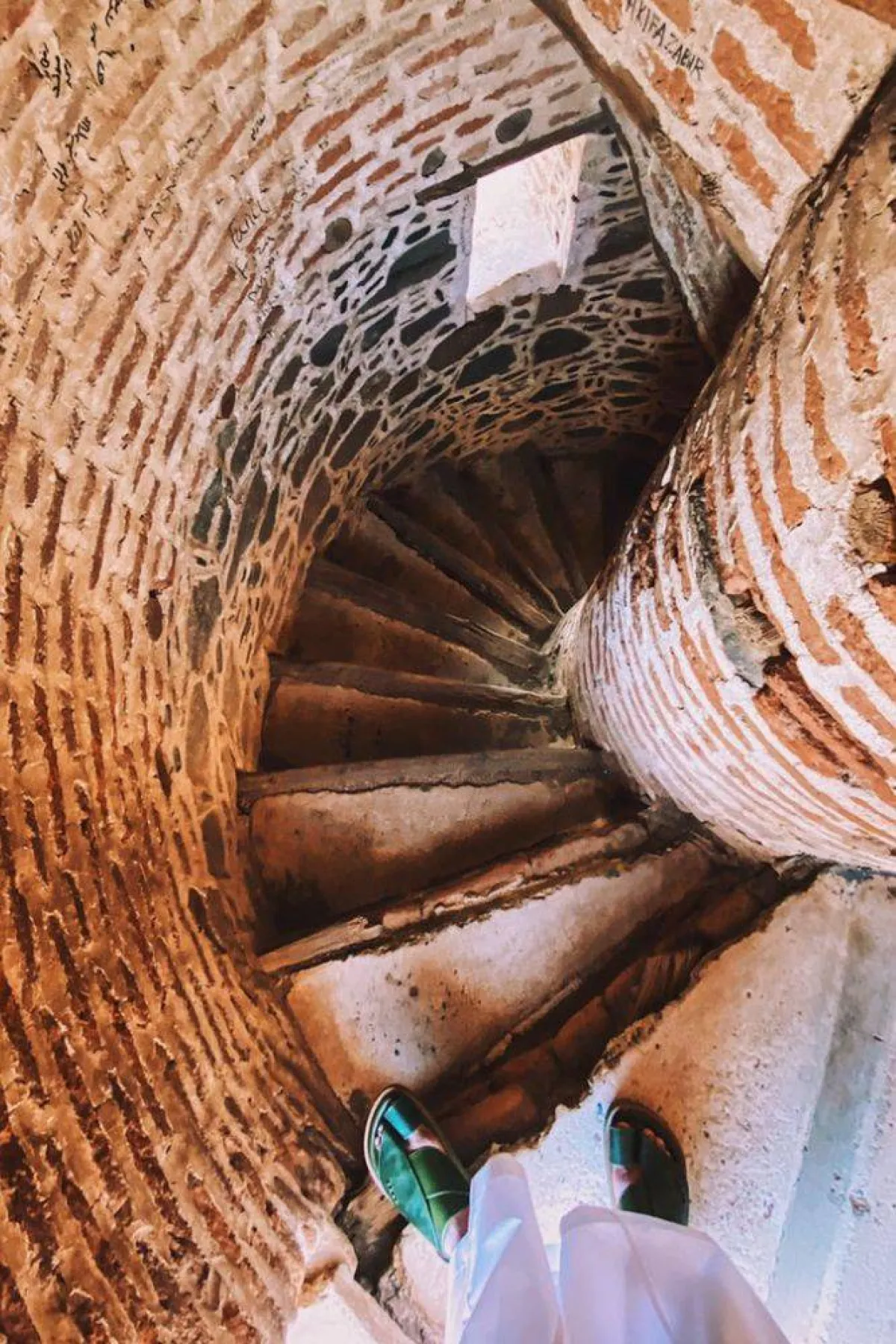 تظهر الصورة الدرج الحلزوني داخل المسجد مصدر الصورة يوسف السديس صاحب حساب Jo0sef@ على تويتر