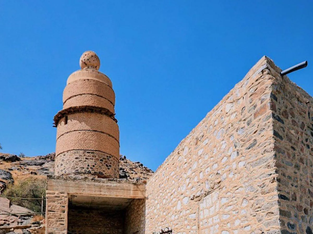 مئذنة مسجد المدهون تظهر الصورة الدرج الحلزوني داخل المسجد مصدر الصورة يوسف السديس صاحب حساب Jo0sef@ على تويتر