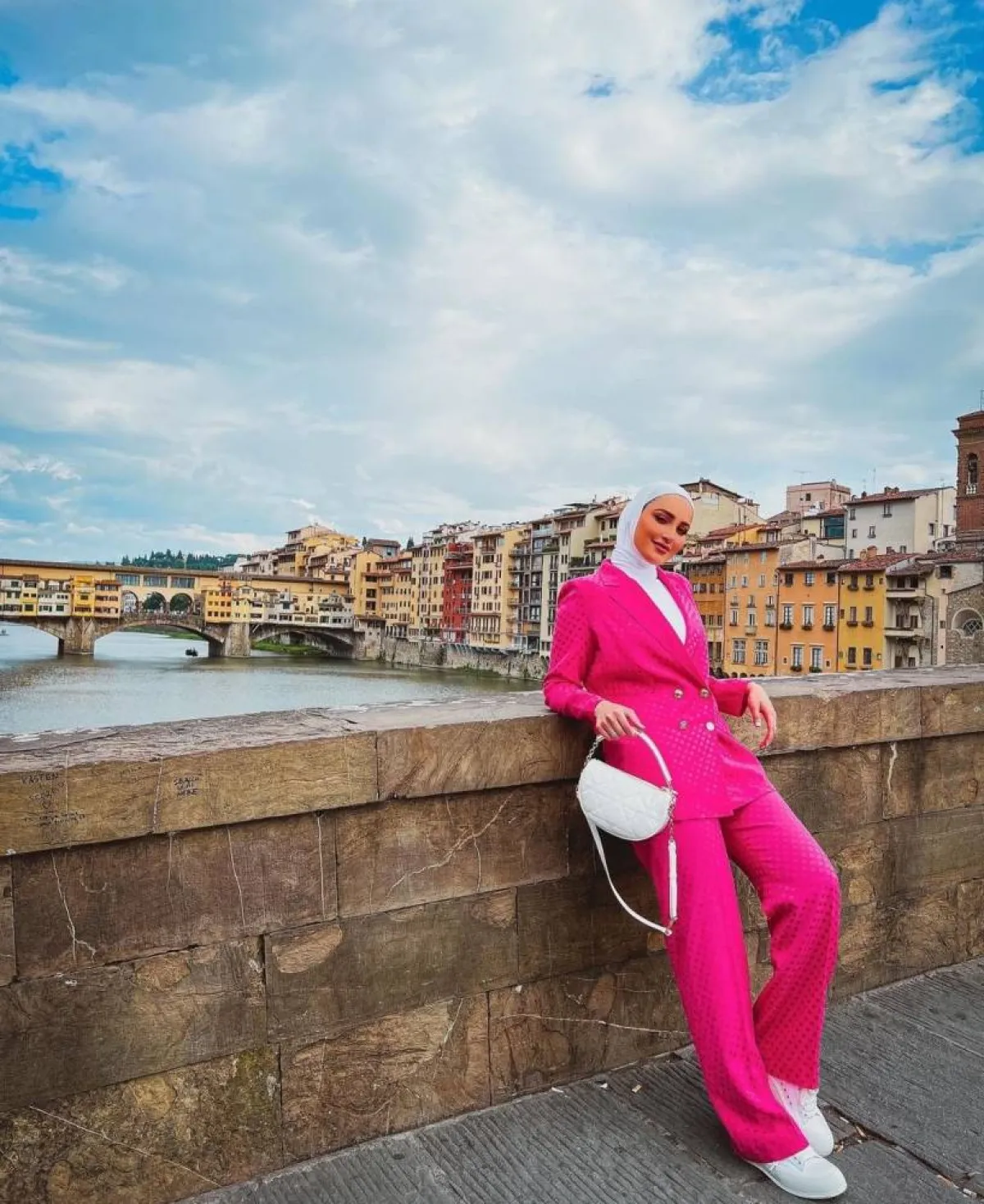 إطلالات منعشة بالبدلة الملونة من دلال الدوب