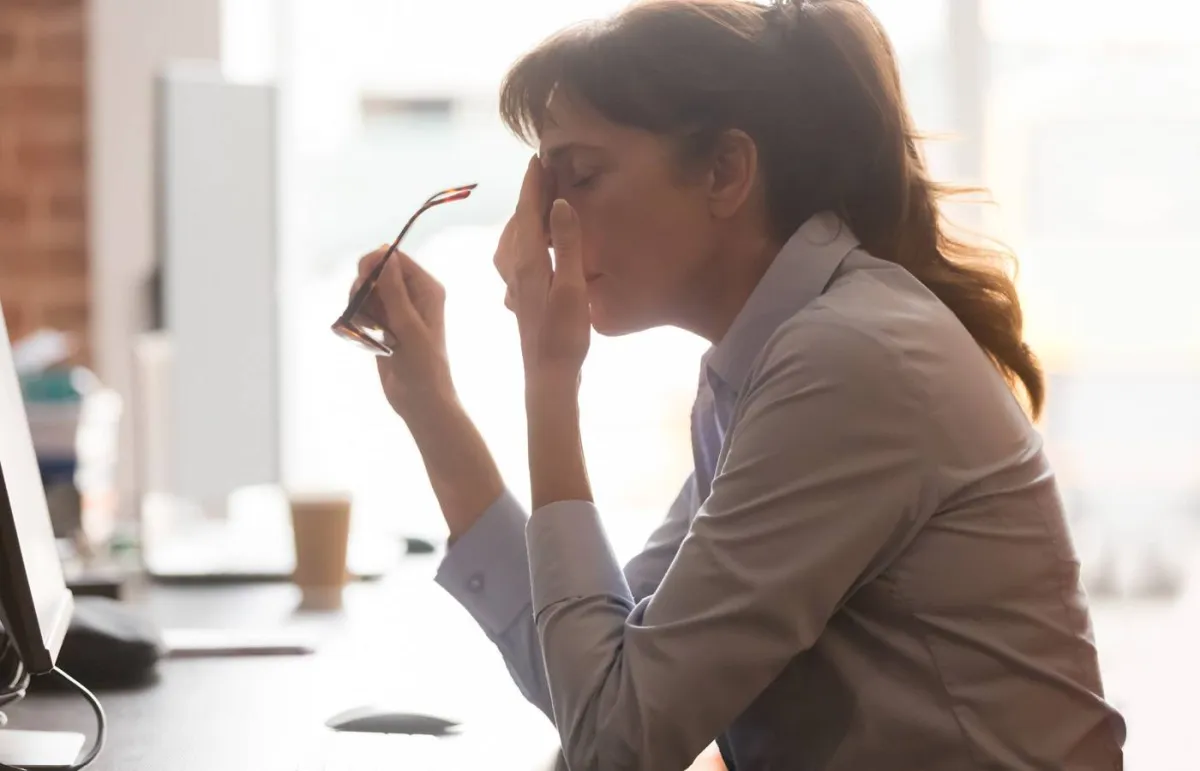 عواقب ضغوط العمل وساعاته جسدية ونفسية..احذروا الاحتراق الوظيفي!