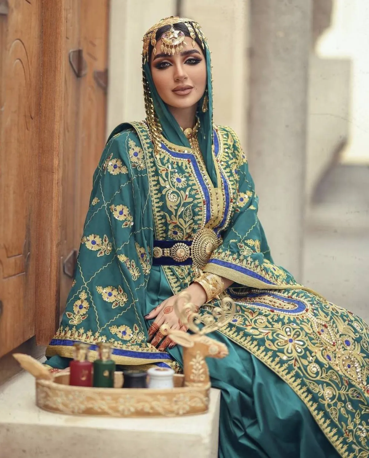 جلابية مطرزة