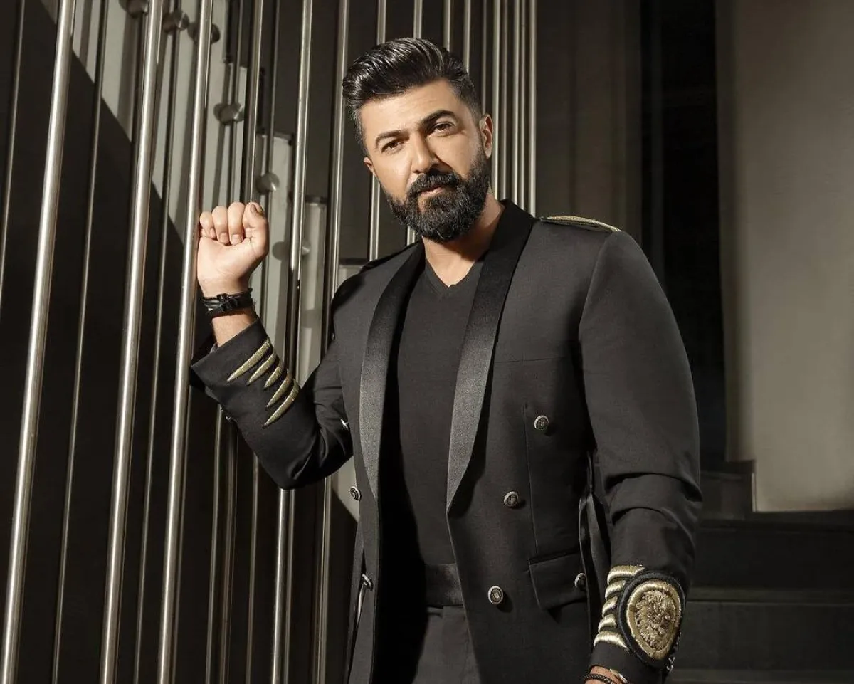 سيف نبيل - صورة من صفحته الرسمية على " انستغرام" 