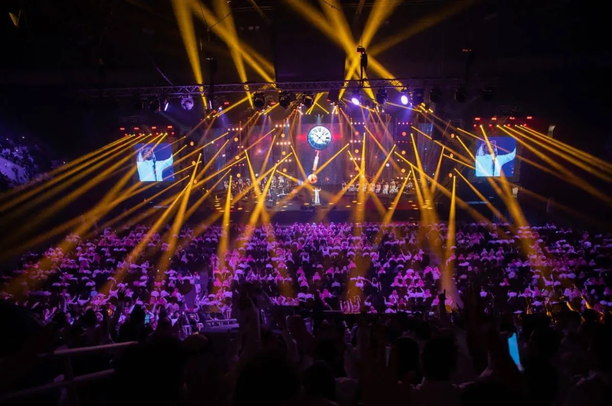 رابح صقر على مسرح الصالة المغطاة في "الجوهرة" في موسم جدة