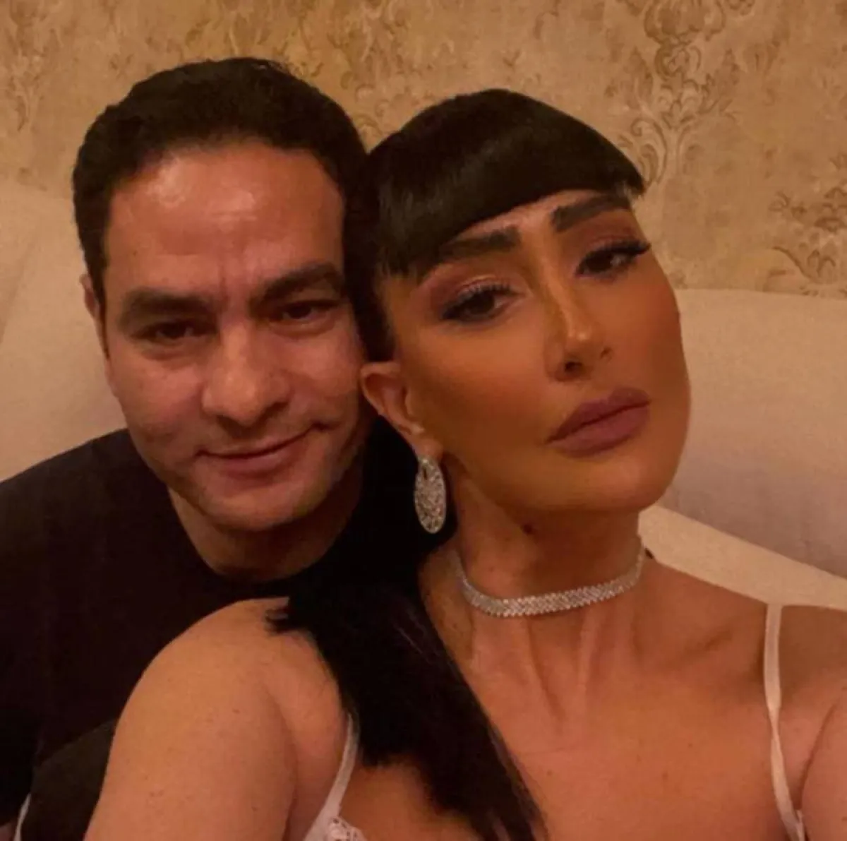 غادة عبد الرازق برفقة زوجها - الصورة من حسابها على انستغرام
