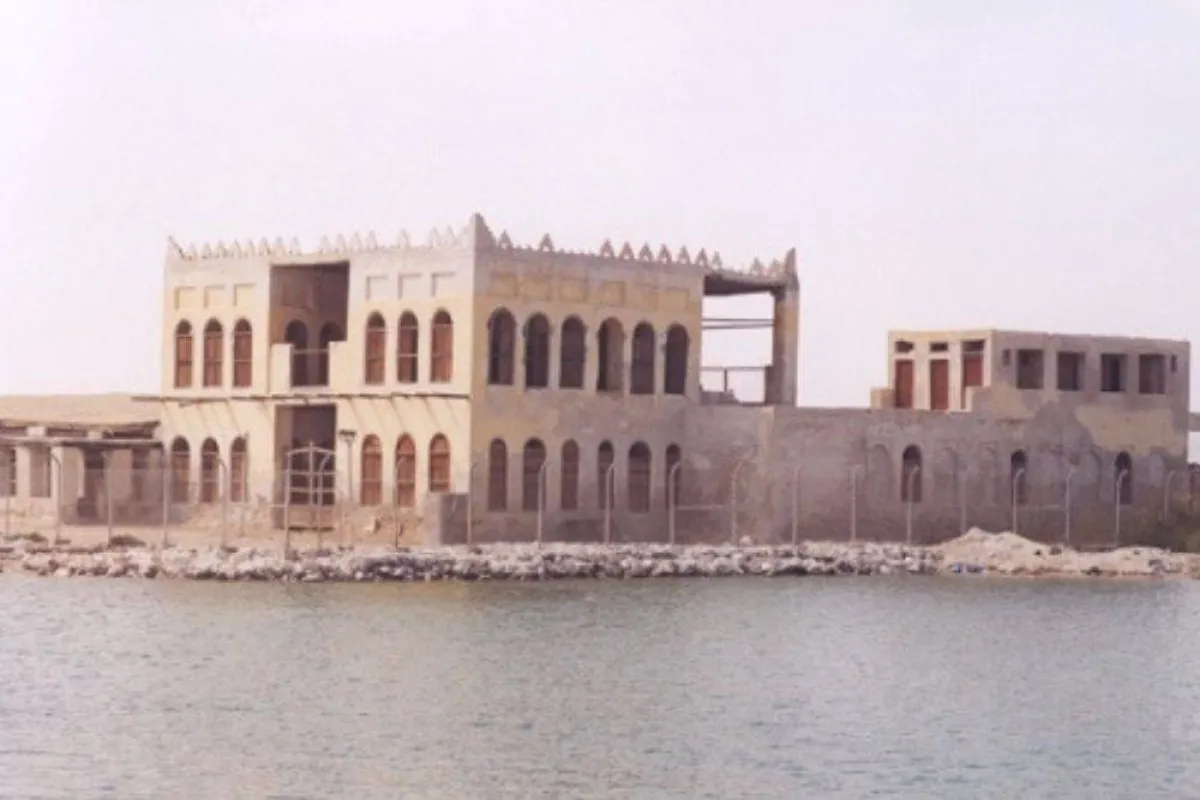 تظهر الصورة ميناء العقير مصدر الصورة وزارة السياحة