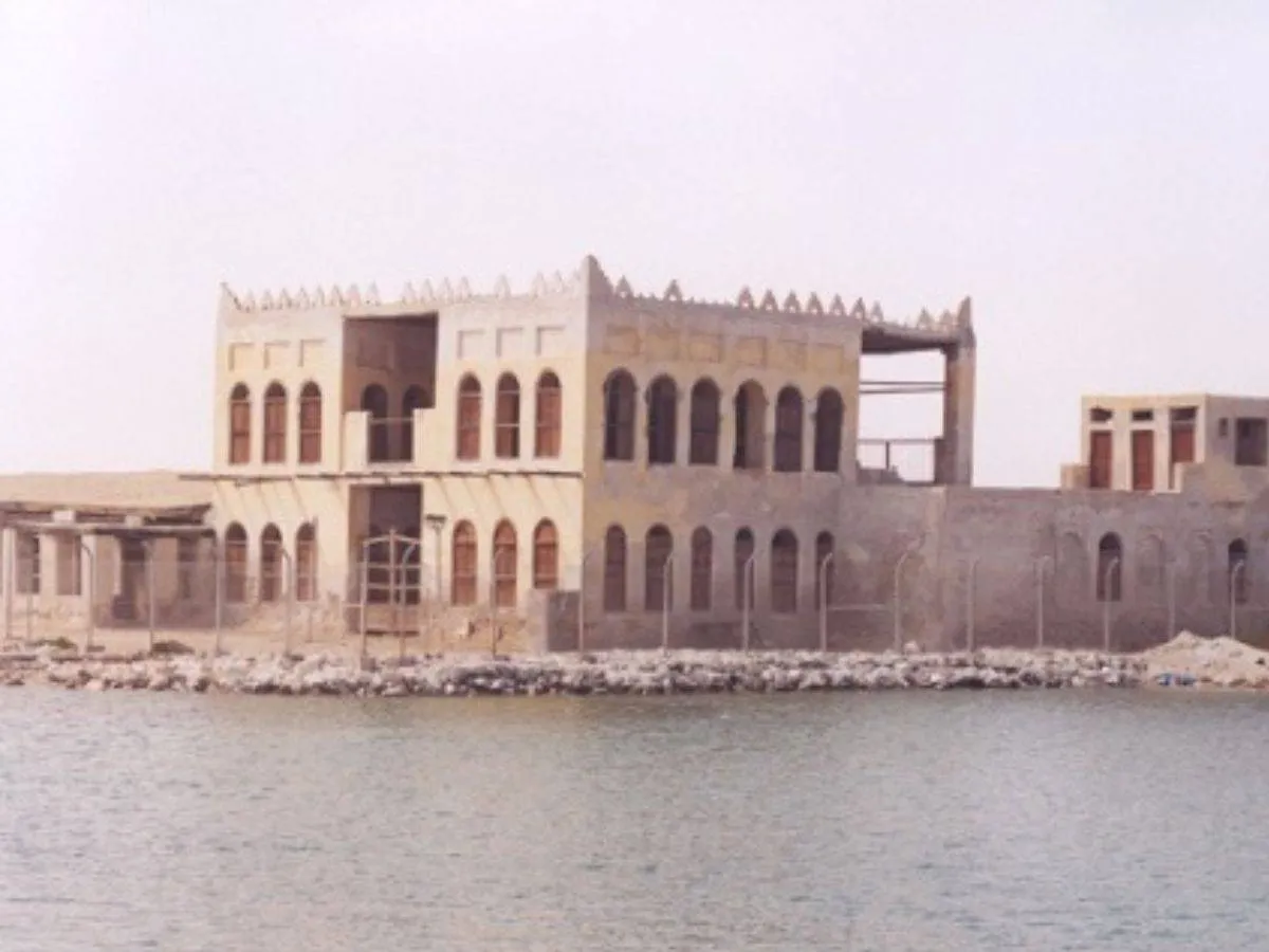 تظهر الصورة مبنى الجمارك ميناء العقير مصدر الصورة وزارة السياحة