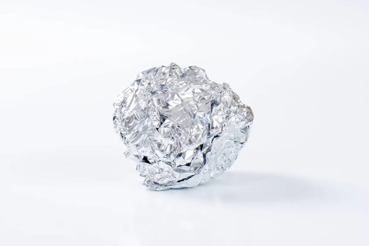 ورق الألمنيوم يُستخدم في الجلي 