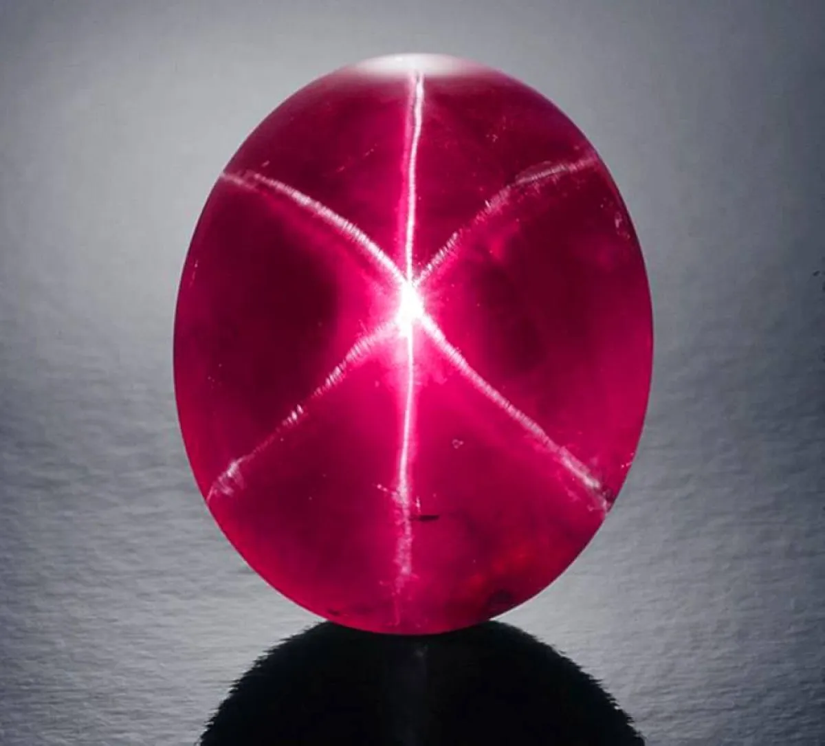 ياقوت delong-star-ruby-الصورة من موقع the natural ruby company