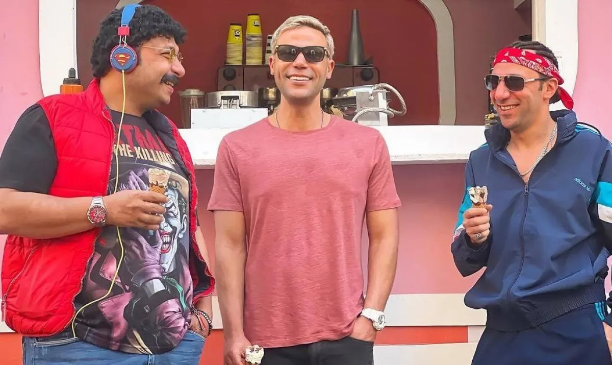 محمد إمام مع محمد ثروت ومحمد سلام في كواليس فيلم "عمهم" -  الصورة من صفحته الرسمية على انستغرام