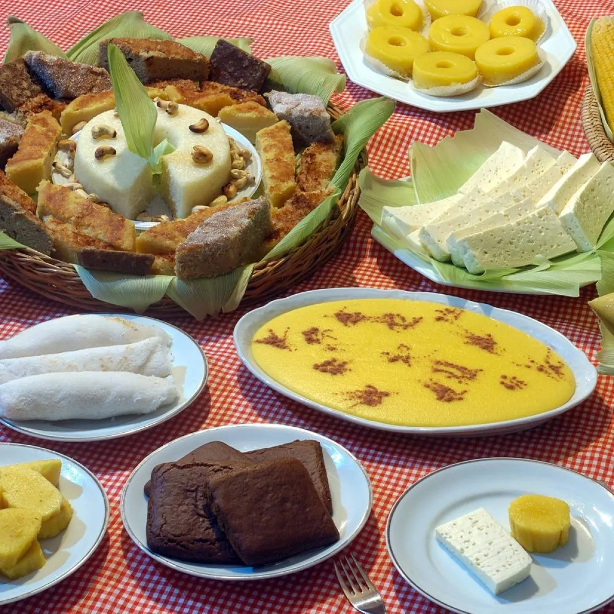 صورة لعدد من الأطباق الشهية