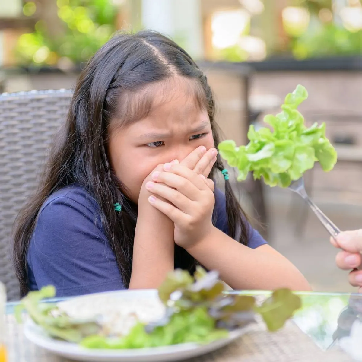 صورة لطفلة ترفض تناول الطعام