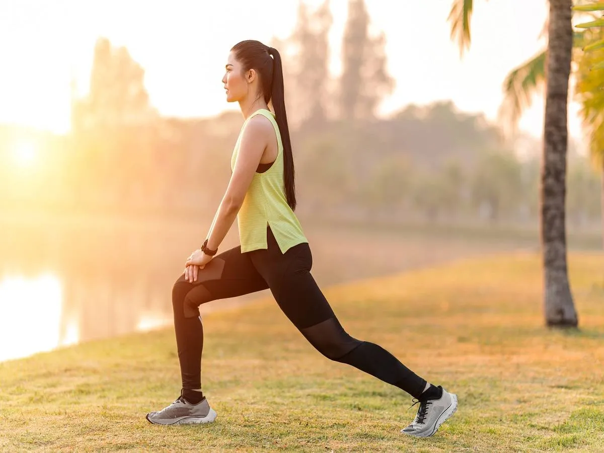 صورة لحامل تمارس الرياضة