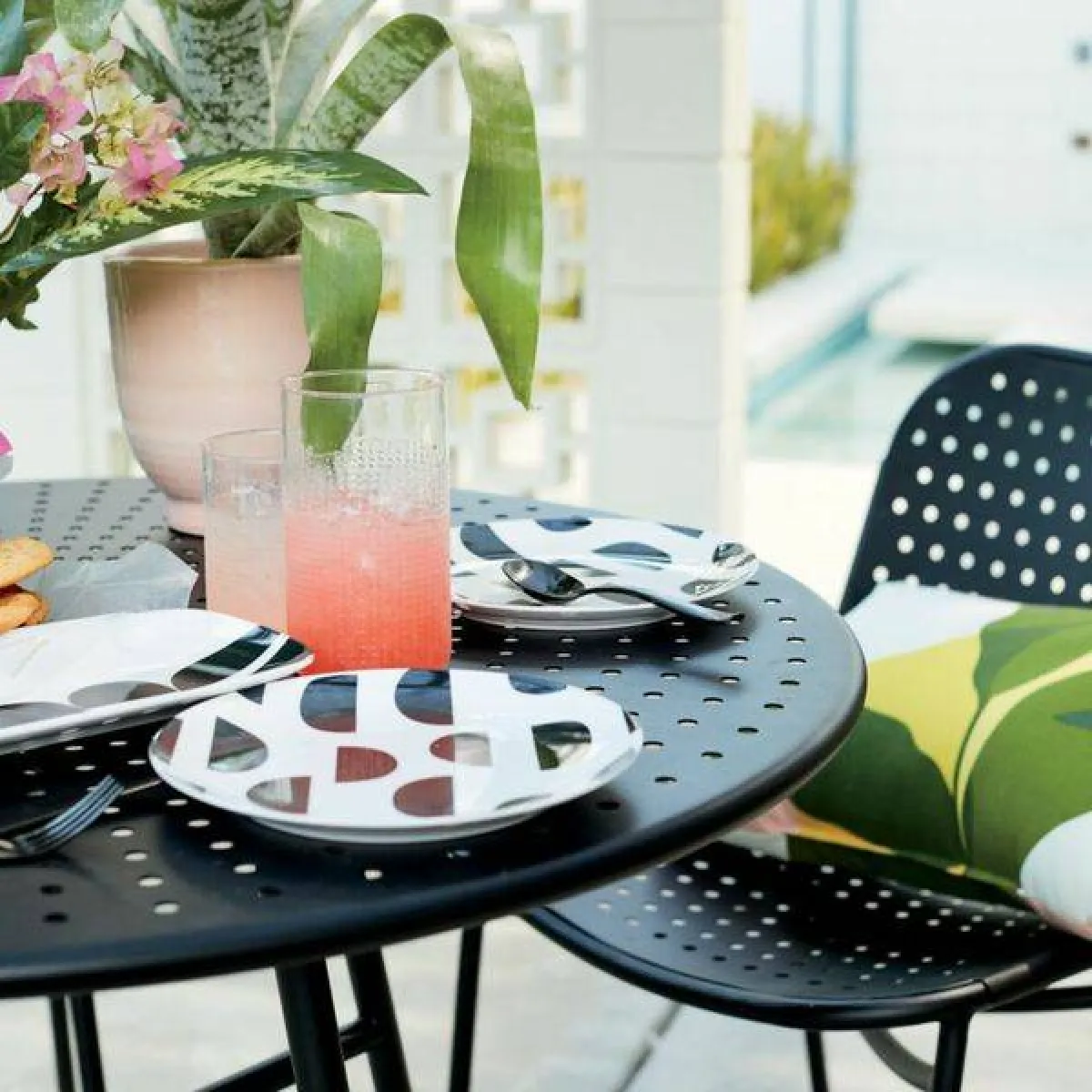 طاولة لحديقة المنزل