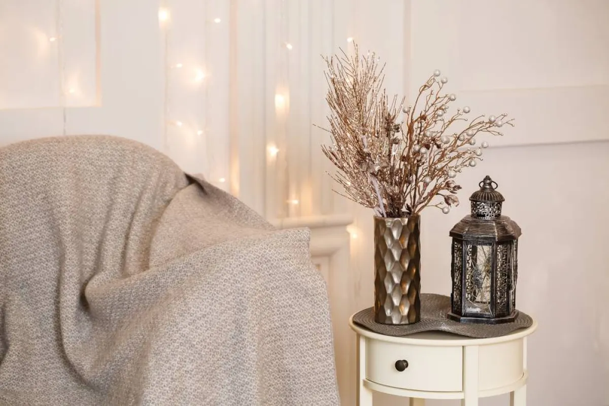 ديكورات تعكس الأجواء الاحتفالية في الفراغ الداخلي