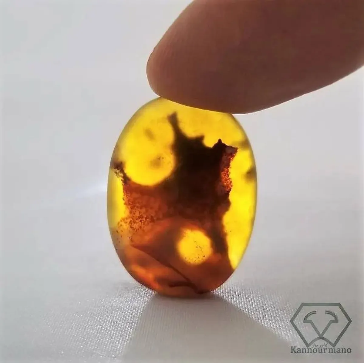 العقيق اليماني المزهر- الصورة من موقع مجوهرات Kannour Mano