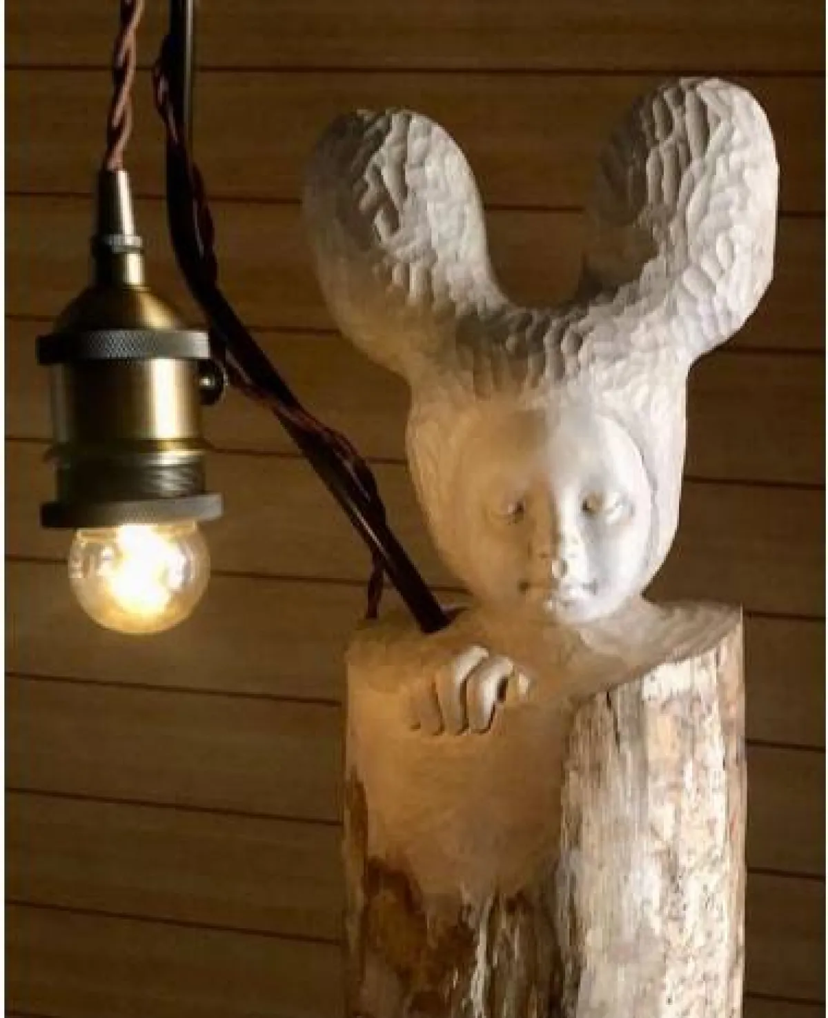 منحوتات خشبية نائمة