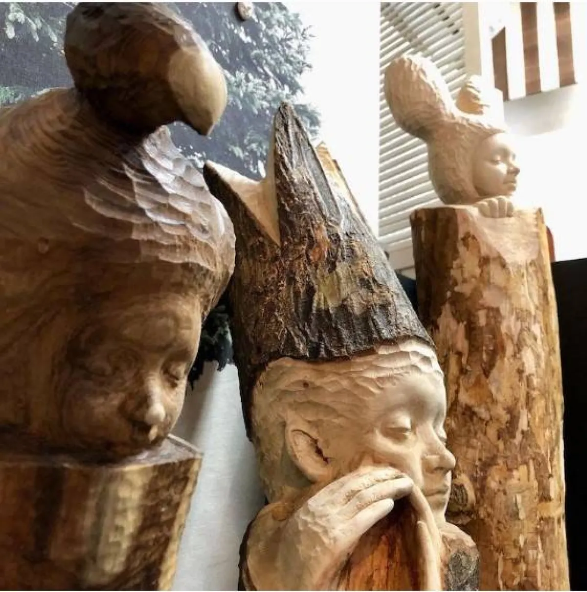 منحوتات خشبية نائمة