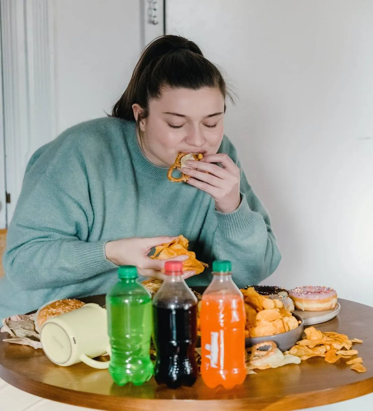 عادات غذائية تضر بصحتك في العيد