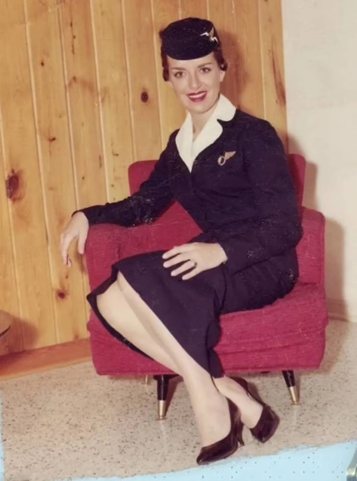 أمريكية تدخل موسوعة غينيس بلقب مضيفة الطيران الأطول خدمة بالعالم مع 65 عاماً